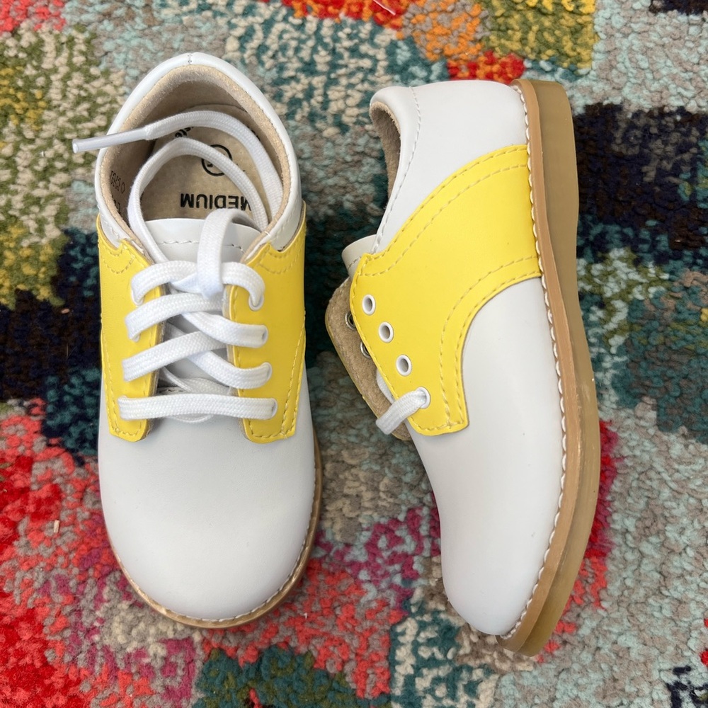 FootMates White and Yellow Dress Shoes